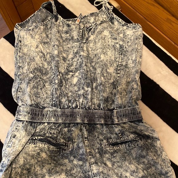 blue jean shorts romper, size large - Picture 3 of 4